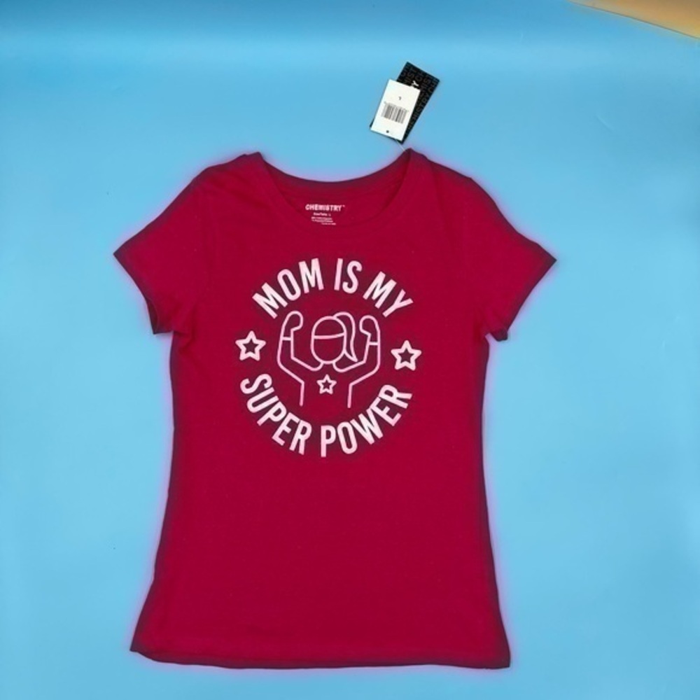 NWT- CHEMISTRY “Mom Is My Superpower“ Graphic T-shirt